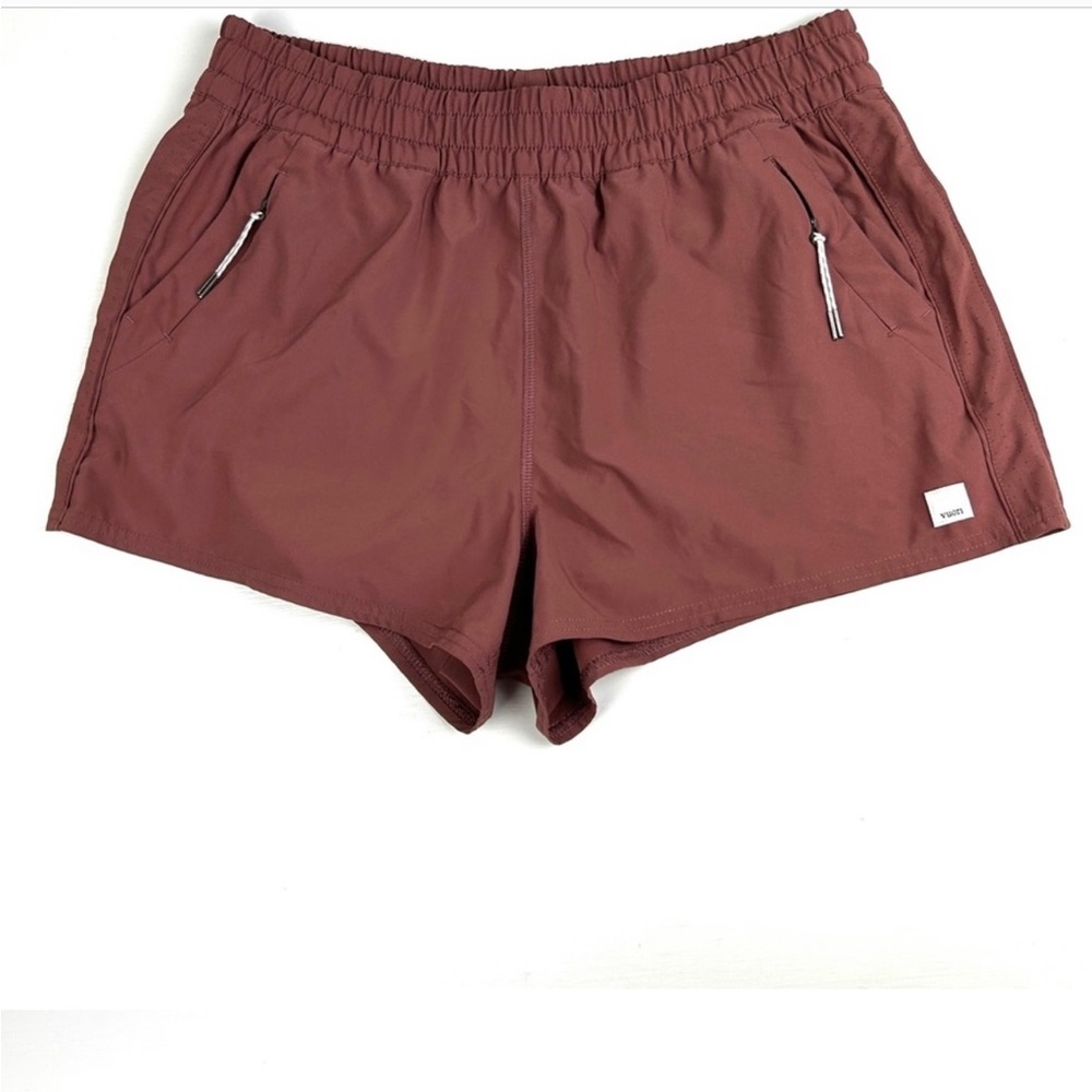 Vuori Dash Short in terracotta. Size M